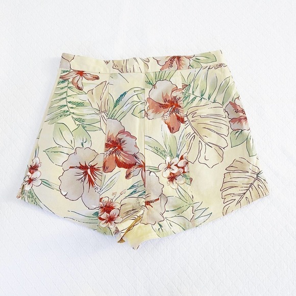 Urban Outfitters Flower Patterned Button Down Shorts SZ S - Picture 3 of 7